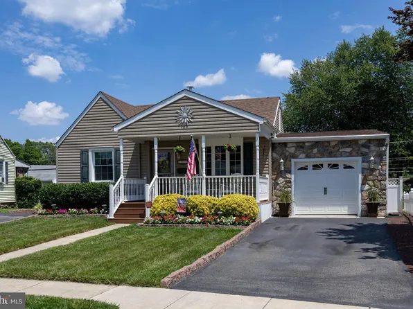 35 Love Ln, Norwood, PA 19074