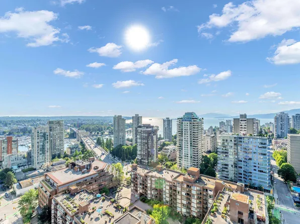 1308 Hornby St #2702, Vancouver, BC V6Z 0C5