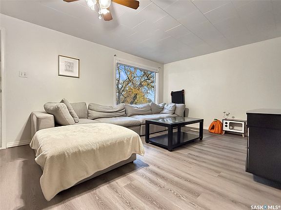 3rd image of 378 9th Avenue NW