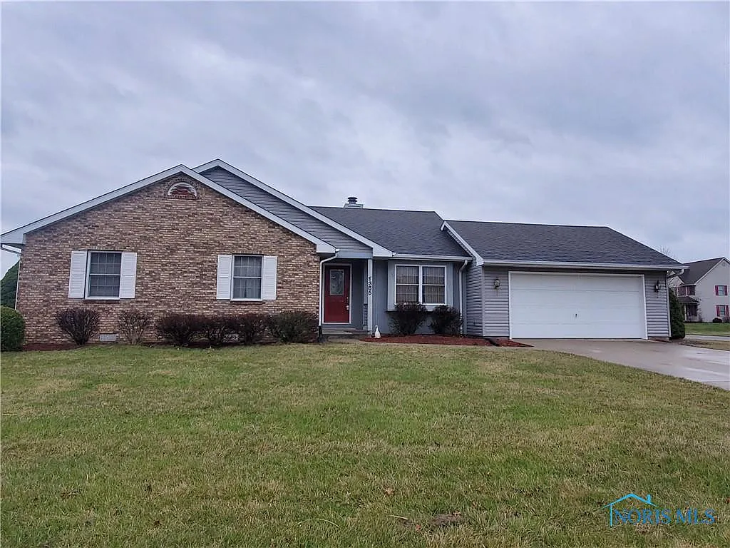 1365 Pinehurst Dr photo 1