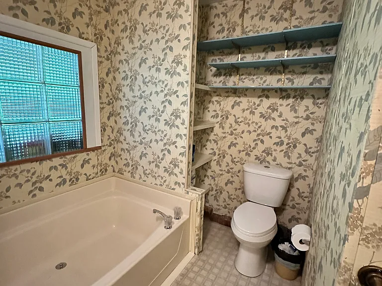 4460 Northwood Dr — Photo 6
