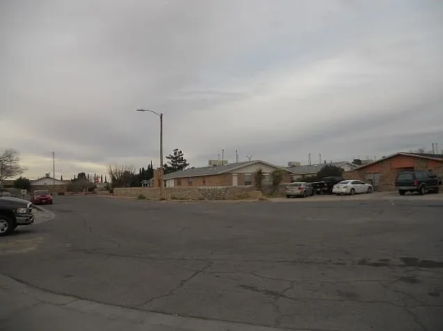 3005 Barkarian Pl — Photo 32