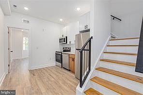 2nd image of 3842 Fairmount Ave #3