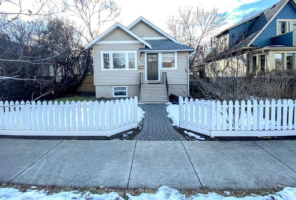 1st image of 215 N 10th Ave NE
