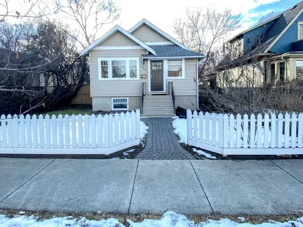 215 N 10th Ave NE, Calgary, AB T2E 0X1