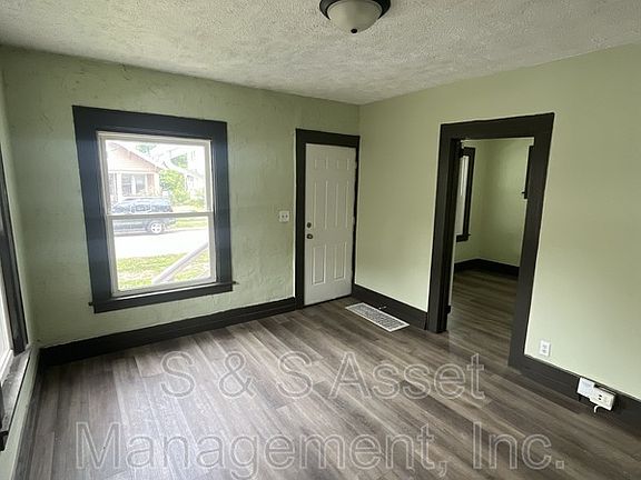 4th image of 1006 Mahlon St