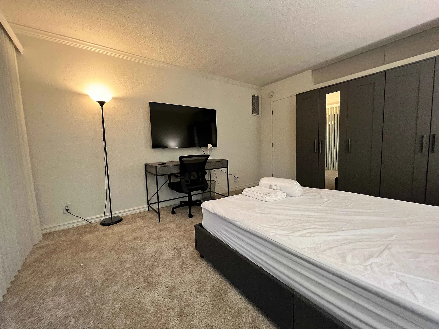 3 bed, 1300 sqft, $1,750 — Photo 2