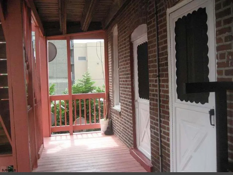 1520 Belfield Ave #6 — Photo 2