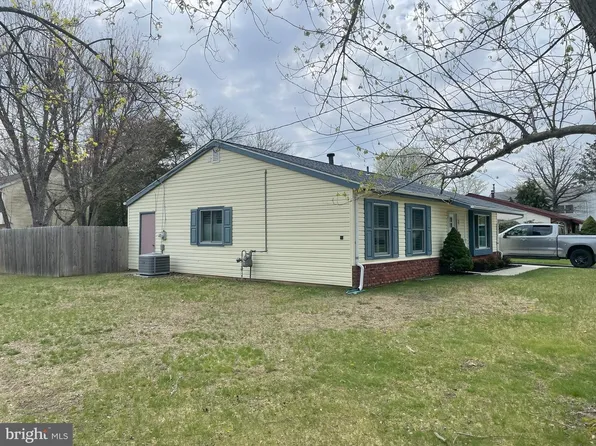 2 Arcturus Dr, Sewell, NJ 08080