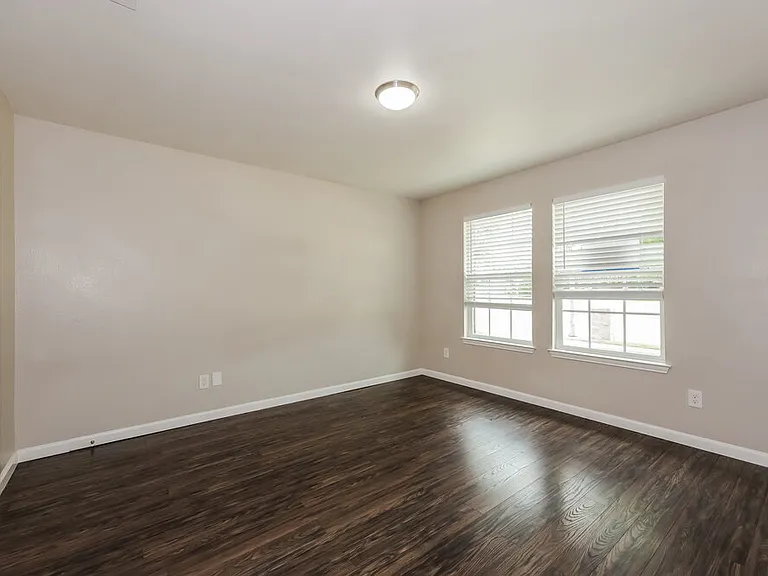 8820 Elk Creek Ln — Photo 11