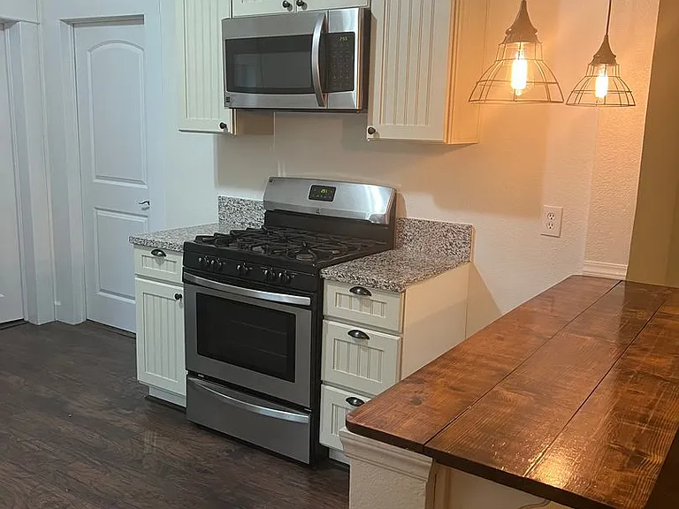 1407 E St — Photo 9