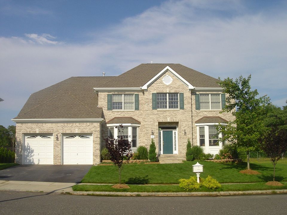 Spacious 2-car garage