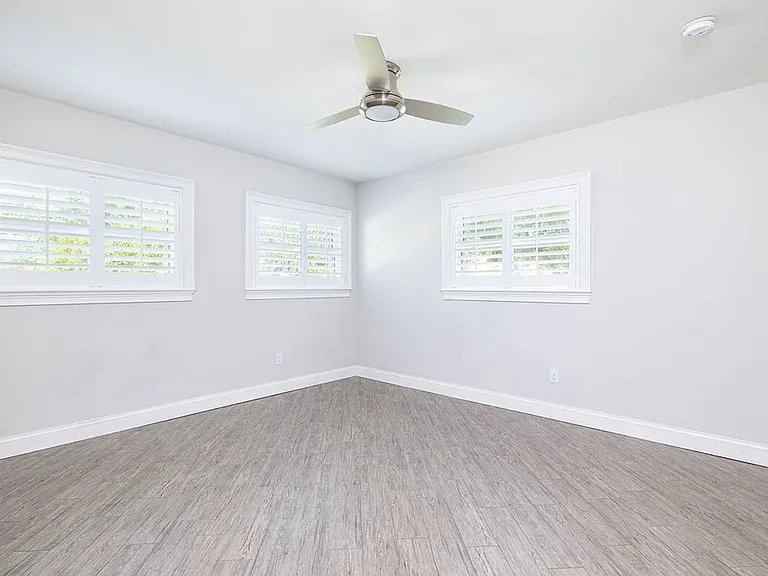 4200 W Beachway Dr — Photo 17