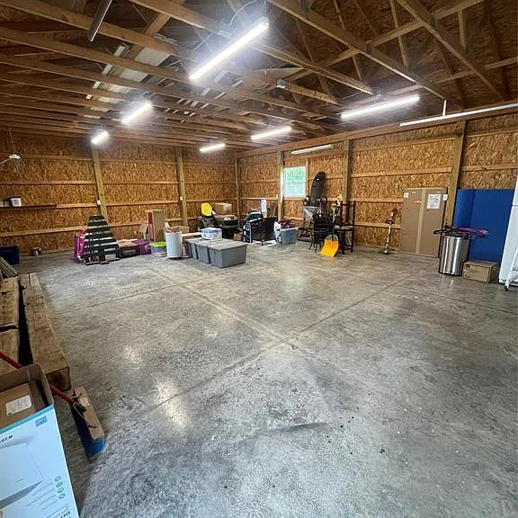 1261 Avonia Rd — Photo 10