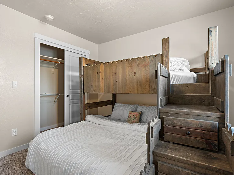 663 W Archerfield St — Photo 25