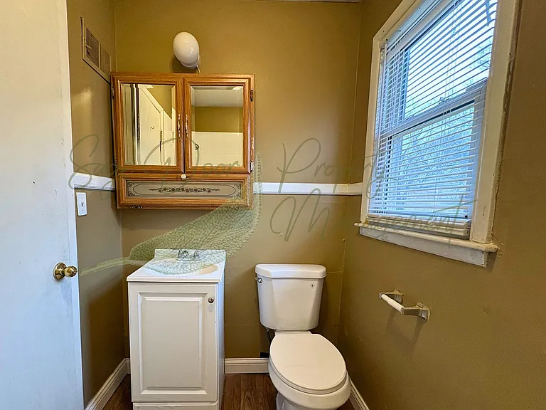 1106 N Union St — Photo 11