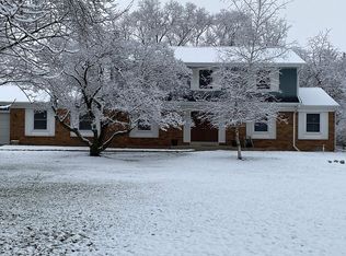 1606 Sherwood Dr, Cedarburg, WI 53012