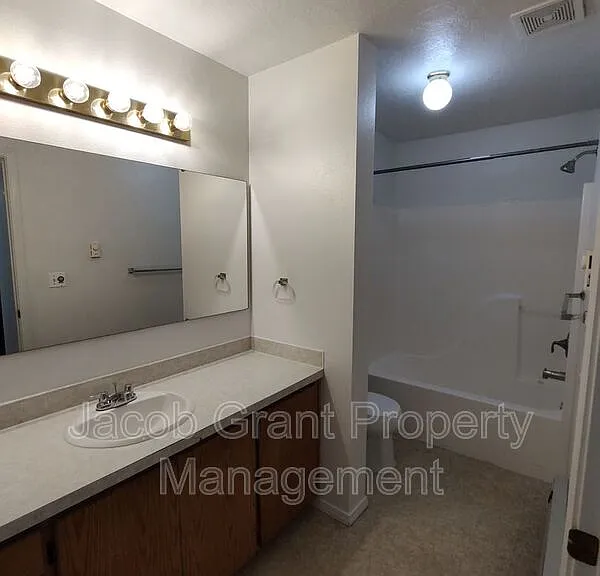 385 Golden St #2 — Photo 6