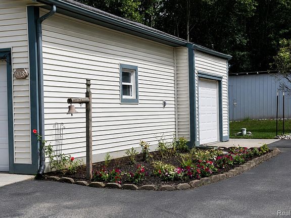4th image of 9039 Peer Rd