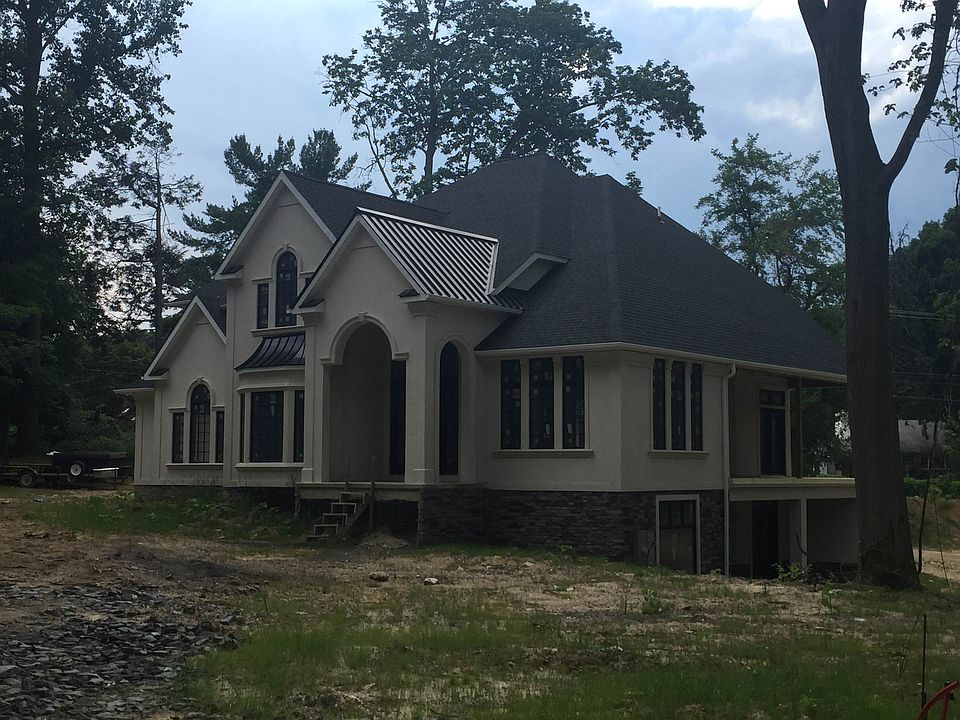 2nd image of 934 Meikel St
