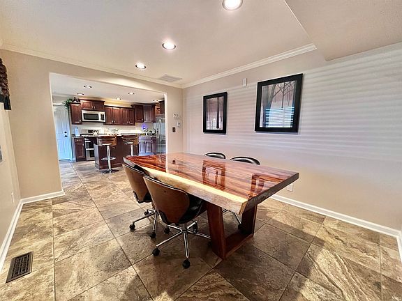 4th image of 712 Maple Ln