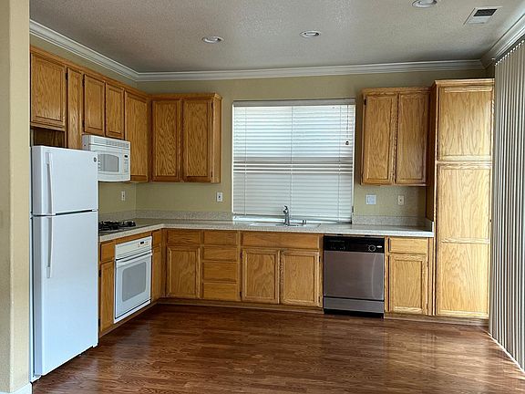 4th image of 3280 Bruno Dr