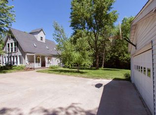 4532 Pleasant View Dr NE, Iowa City, IA 52240