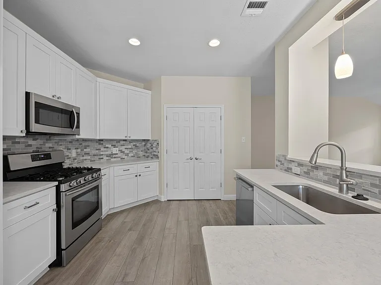 1617 Abbey Ln — Photo 12