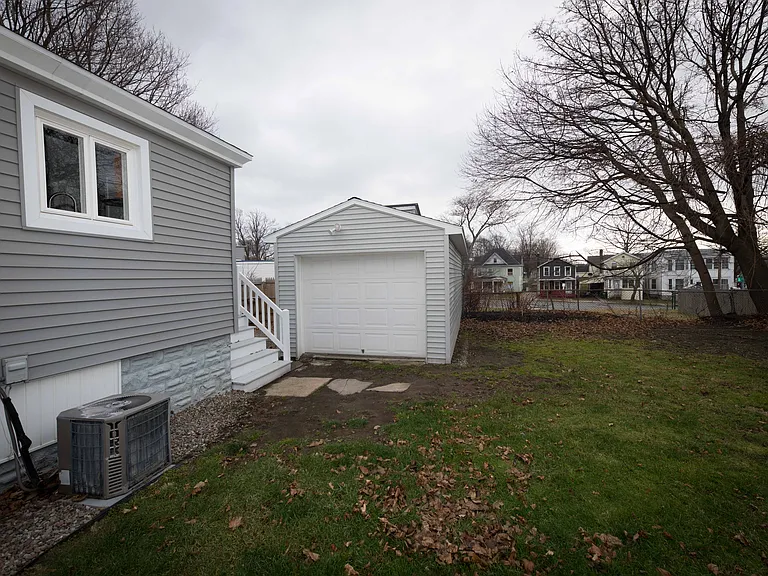 Garage/Yard