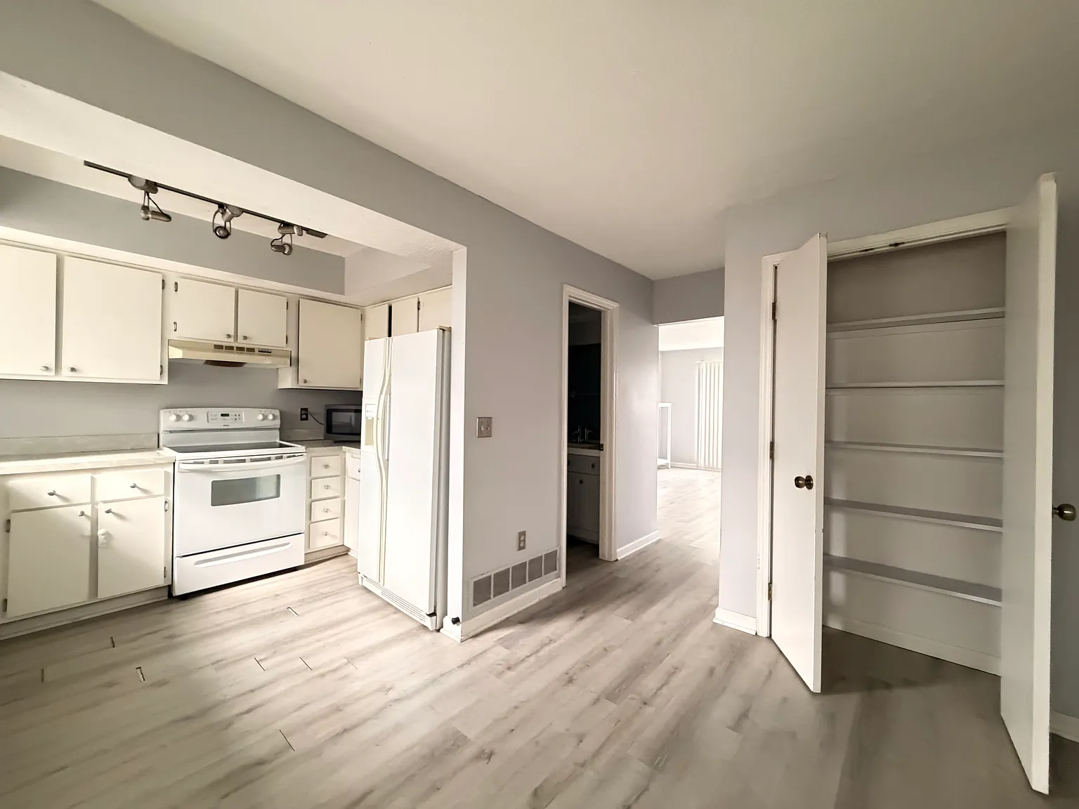 2 bed, 1.5 bath, 1156 sqft, $1,480 — Photo 4