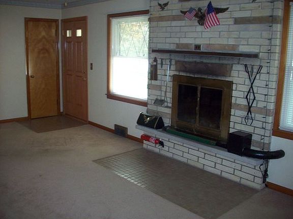 4th image of 3059 Charles St