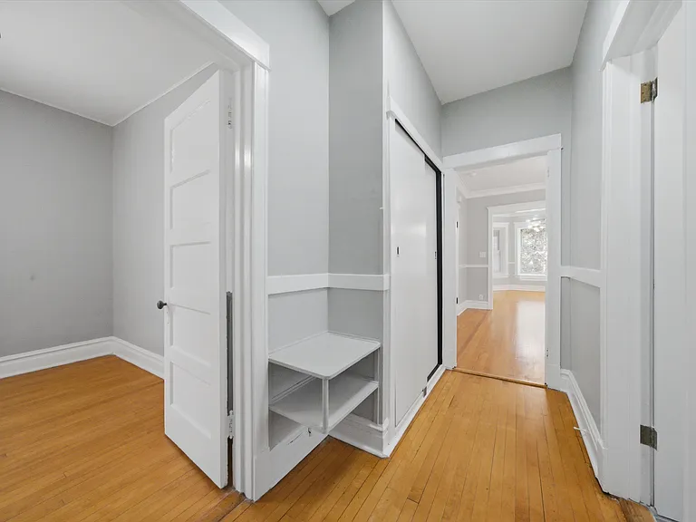 1915 W Lunt Ave #2 — Photo 7