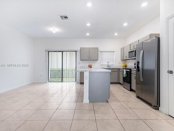 4th image of 1170 SW 7th Ct