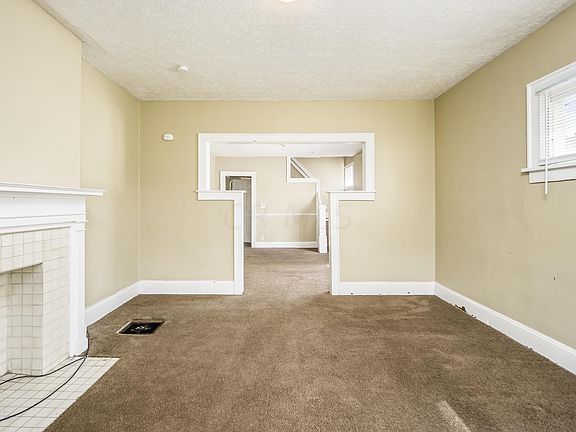 3rd image of 1585-1587 Mooberry St