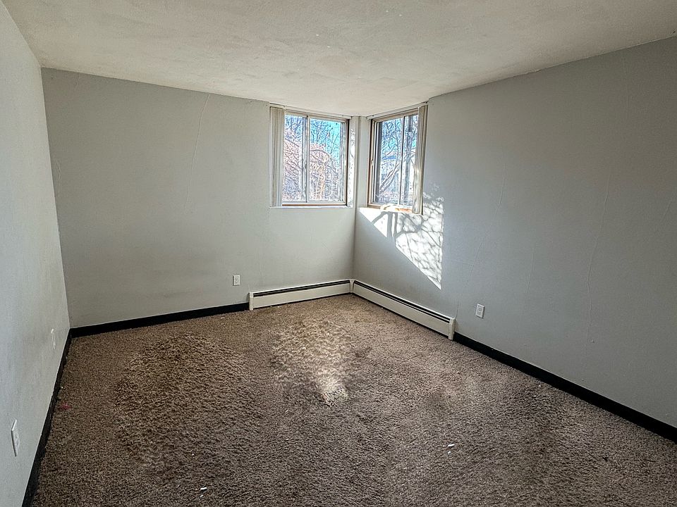 2nd image of 915 20th Ave S APT 104