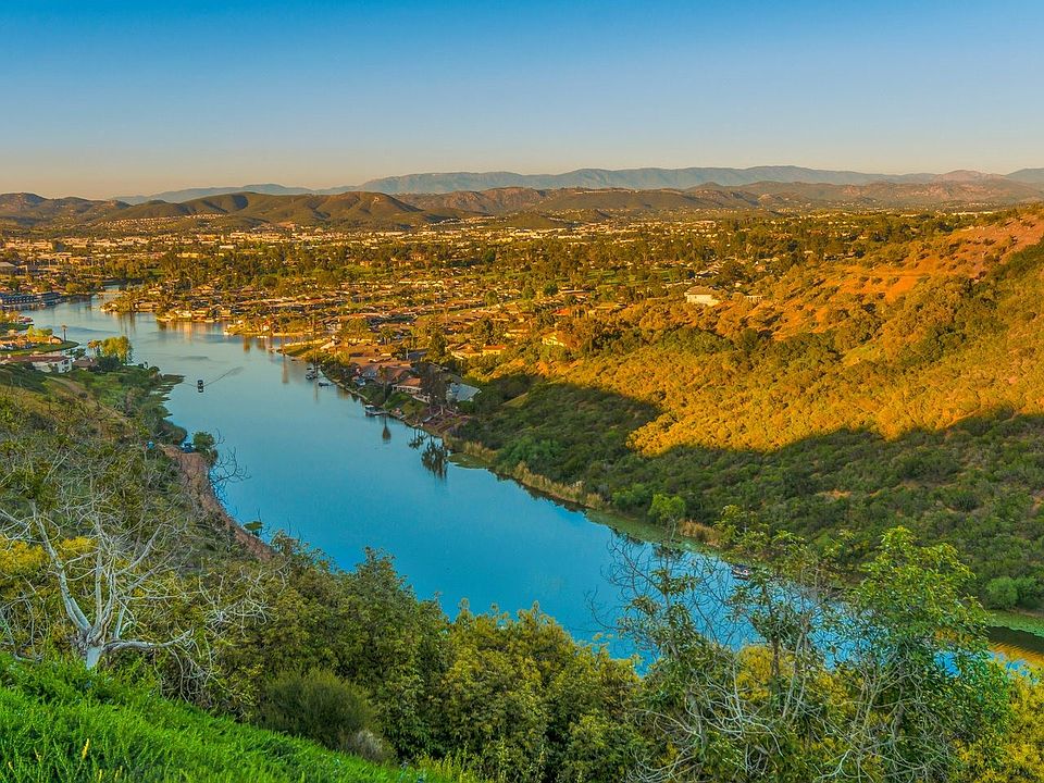 1st image of 905 Camino Del Arroyo Dr