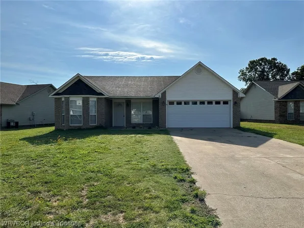 38 Plumbark Ct, Greenwood, AR 72936