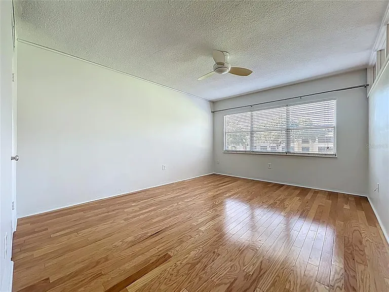 640 N Park Ave #4 — Photo 13