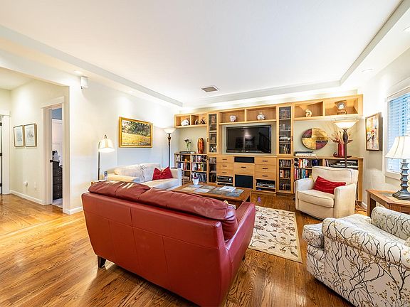 5th image of 355 Fair Oaks Ave