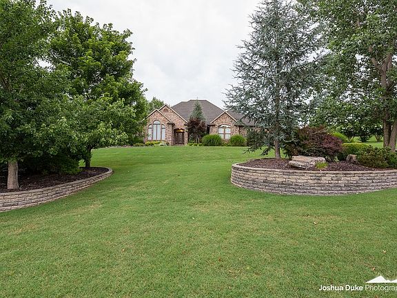 4th image of 562 N Polo Dr