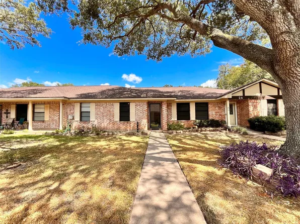2100 Austin St APT 23, Bay City, TX 77414