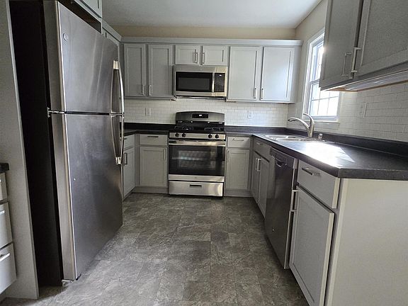 5th image of 105 Franklin St