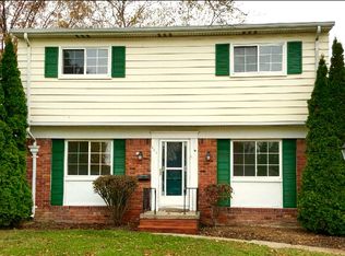 262 Wakefield Pl, Oregon, OH 43616