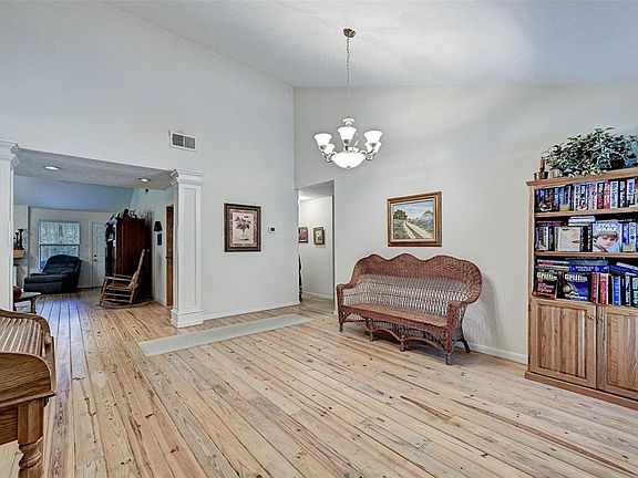 5th image of 2307 Brookdale Drive