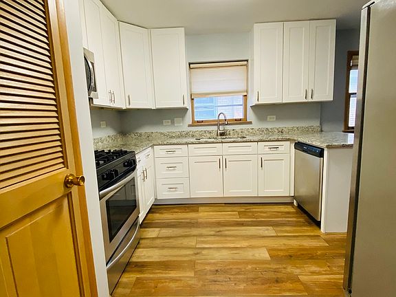 4th image of 4235 N Kedvale Ave APT 3B