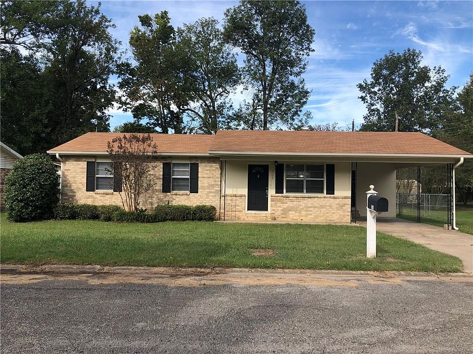 1st image of 303 Lincoln Dr