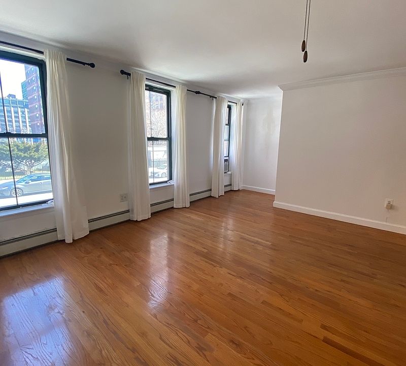 1st image of 454 Carlton Ave