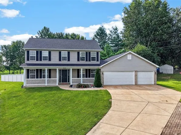 350 Villa Duschene Dr, Warrenton, MO 63383