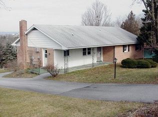 44 S 3rd St, Akron, PA 17501