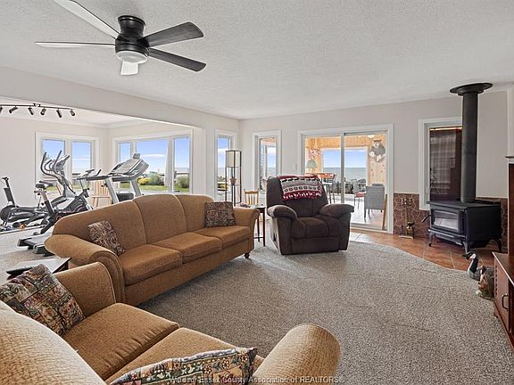 5th image of 419 Lakeside Dr